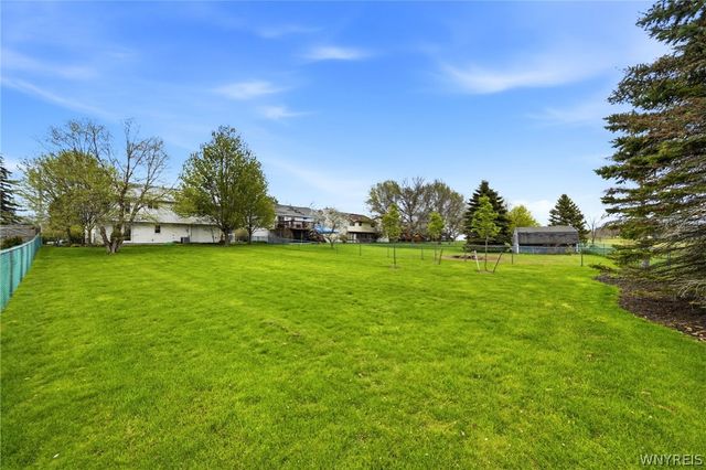 141 Lyndhurst Road, Amherst, NY 14221