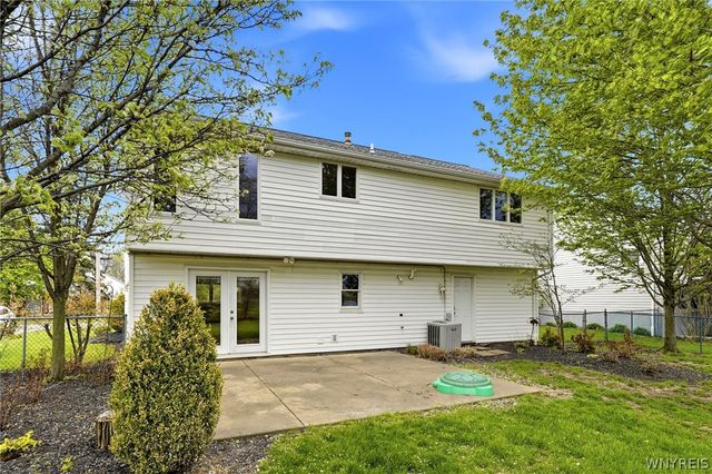 141 Lyndhurst Road, Amherst, NY 14221