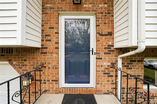 141 Lyndhurst Road, Amherst, NY 14221