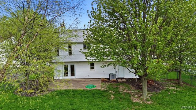 141 Lyndhurst Road, Amherst, NY 14221