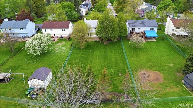 141 Lyndhurst Road, Amherst, NY 14221