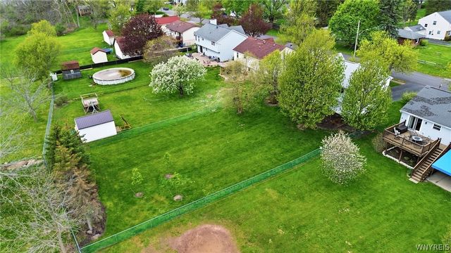 141 Lyndhurst Road, Amherst, NY 14221