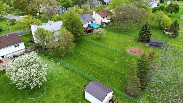 141 Lyndhurst Road, Amherst, NY 14221