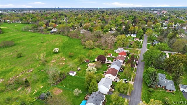 141 Lyndhurst Road, Amherst, NY 14221