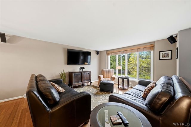141 Lyndhurst Road, Amherst, NY 14221