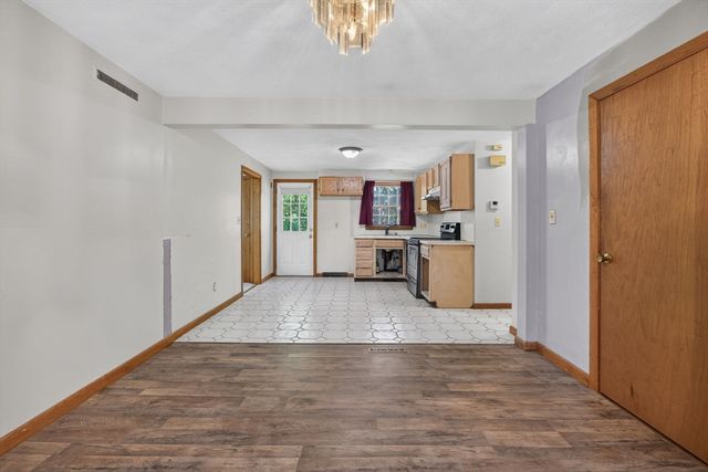 39 Mountain Ave, Saugus, MA 01906