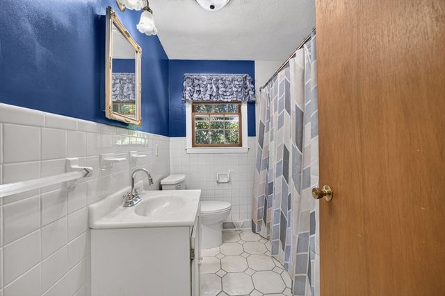 39 Mountain Ave, Saugus, MA 01906