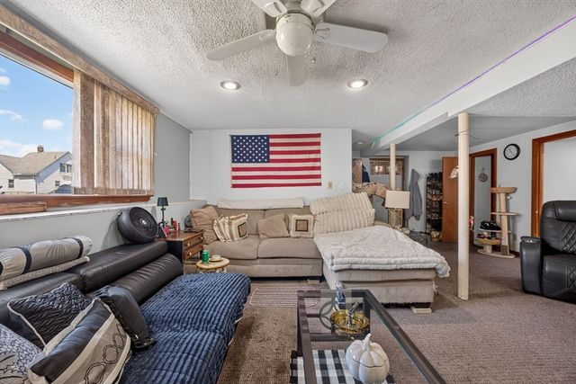 39 Mountain Ave, Saugus, MA 01906
