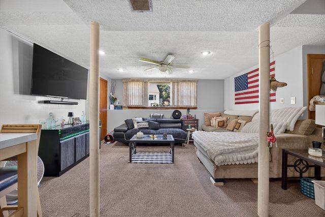 39 Mountain Ave, Saugus, MA 01906