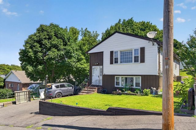 39 Mountain Ave, Saugus, MA 01906