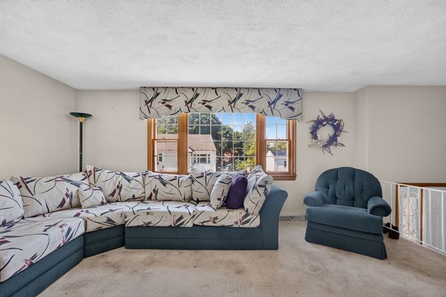 39 Mountain Ave, Saugus, MA 01906