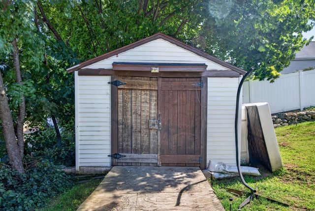 39 Mountain Ave, Saugus, MA 01906