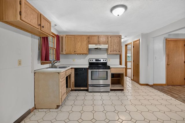 39 Mountain Ave, Saugus, MA 01906