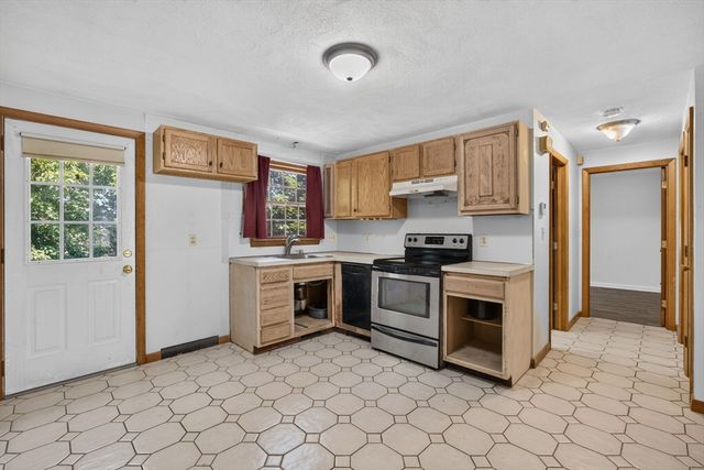 39 Mountain Ave, Saugus, MA 01906