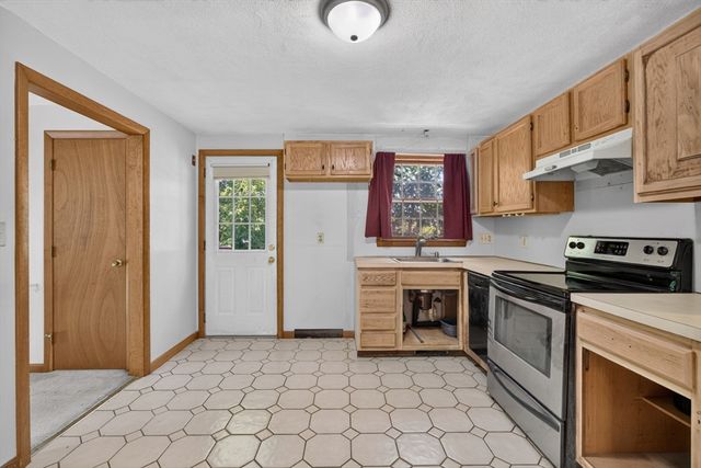 39 Mountain Ave, Saugus, MA 01906
