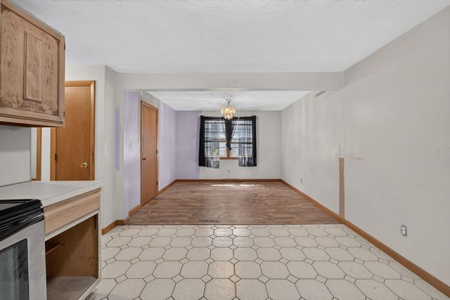 39 Mountain Ave, Saugus, MA 01906
