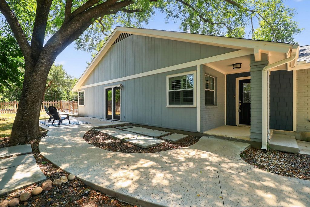 1303 Vine ST, Georgetown, TX 78626