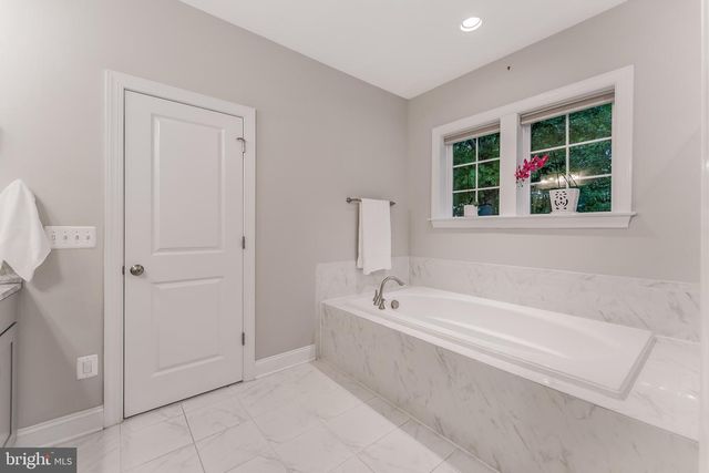 105 HEGLAR OAKS CT, Herndon, VA 20170