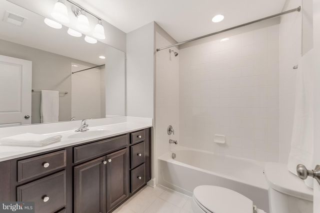 105 HEGLAR OAKS CT, Herndon, VA 20170