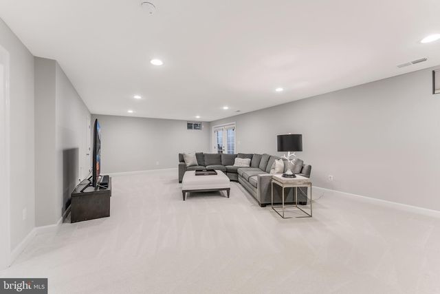 105 HEGLAR OAKS CT, Herndon, VA 20170