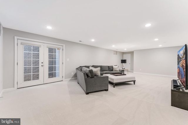 105 HEGLAR OAKS CT, Herndon, VA 20170