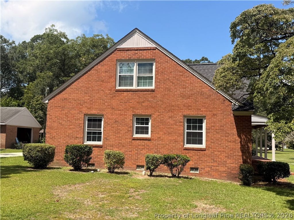 516 E 2nd Avenue, Red Springs, NC 28377 — photo 3