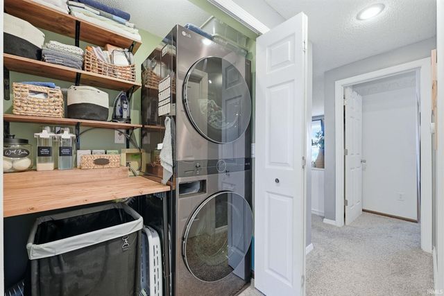 910 Aurora Knoll Lane, Fort Wayne, IN 46825