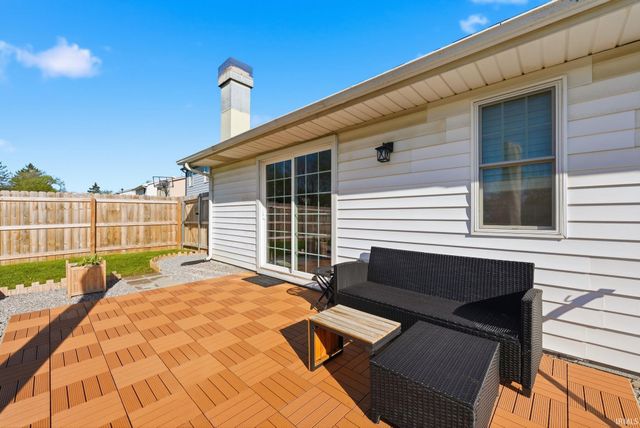 910 Aurora Knoll Lane, Fort Wayne, IN 46825