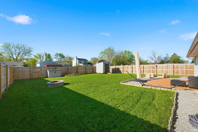 910 Aurora Knoll Lane, Fort Wayne, IN 46825