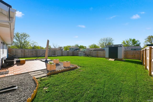910 Aurora Knoll Lane, Fort Wayne, IN 46825
