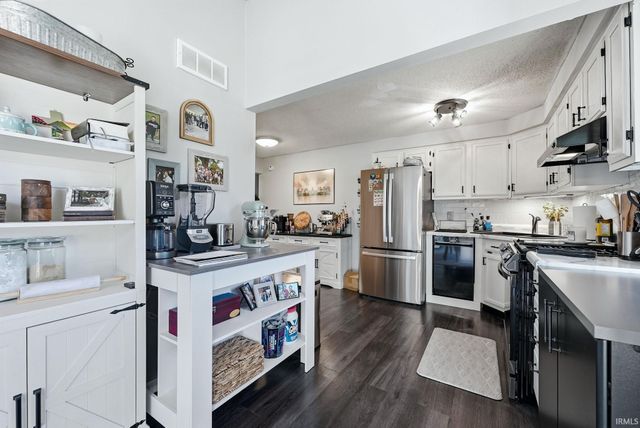 910 Aurora Knoll Lane, Fort Wayne, IN 46825
