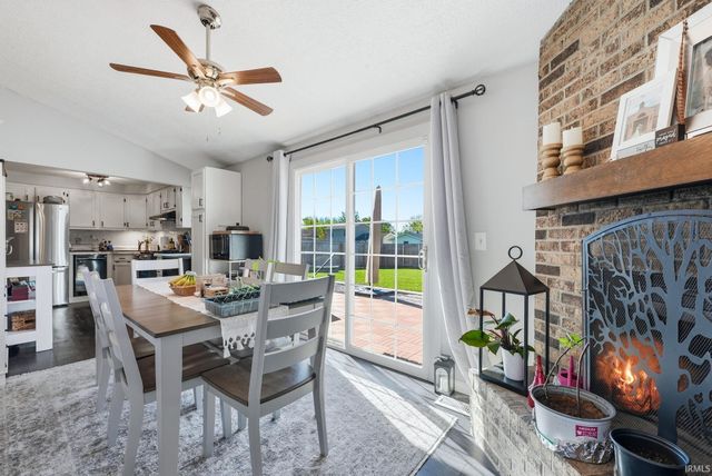 910 Aurora Knoll Lane, Fort Wayne, IN 46825