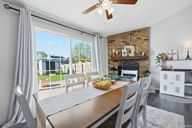 910 Aurora Knoll Lane, Fort Wayne, IN 46825