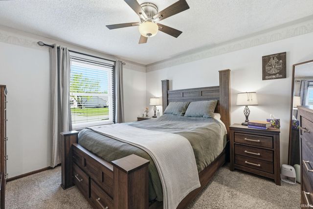 910 Aurora Knoll Lane, Fort Wayne, IN 46825