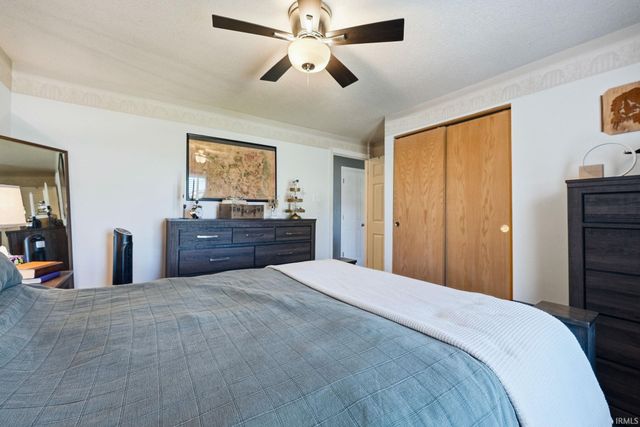 910 Aurora Knoll Lane, Fort Wayne, IN 46825