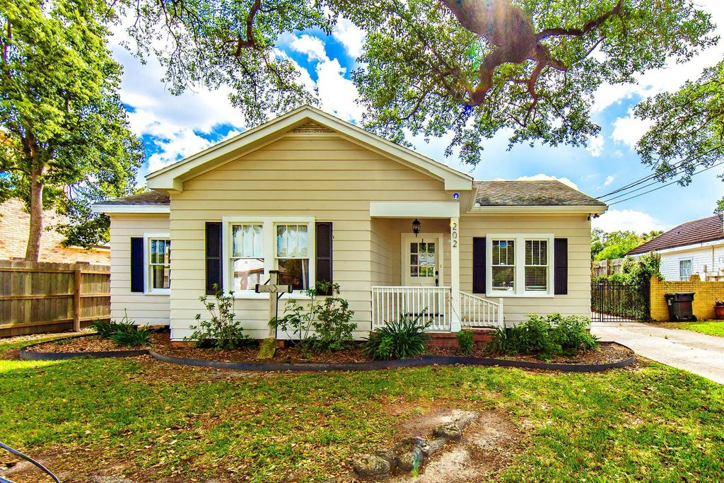 202 Maple Ave, Houma, LA 70364