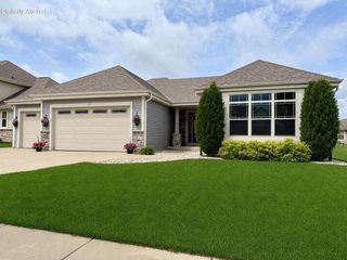 1460 Prairie Creek BOULEVARD, Oconomowoc, WI 53066