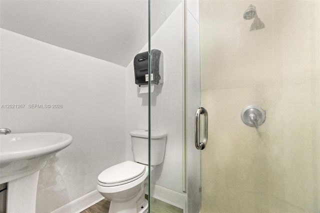 1745 W 37th St, Hialeah, FL 33012