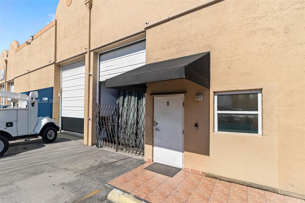 1745 W 37th St, Hialeah, FL 33012