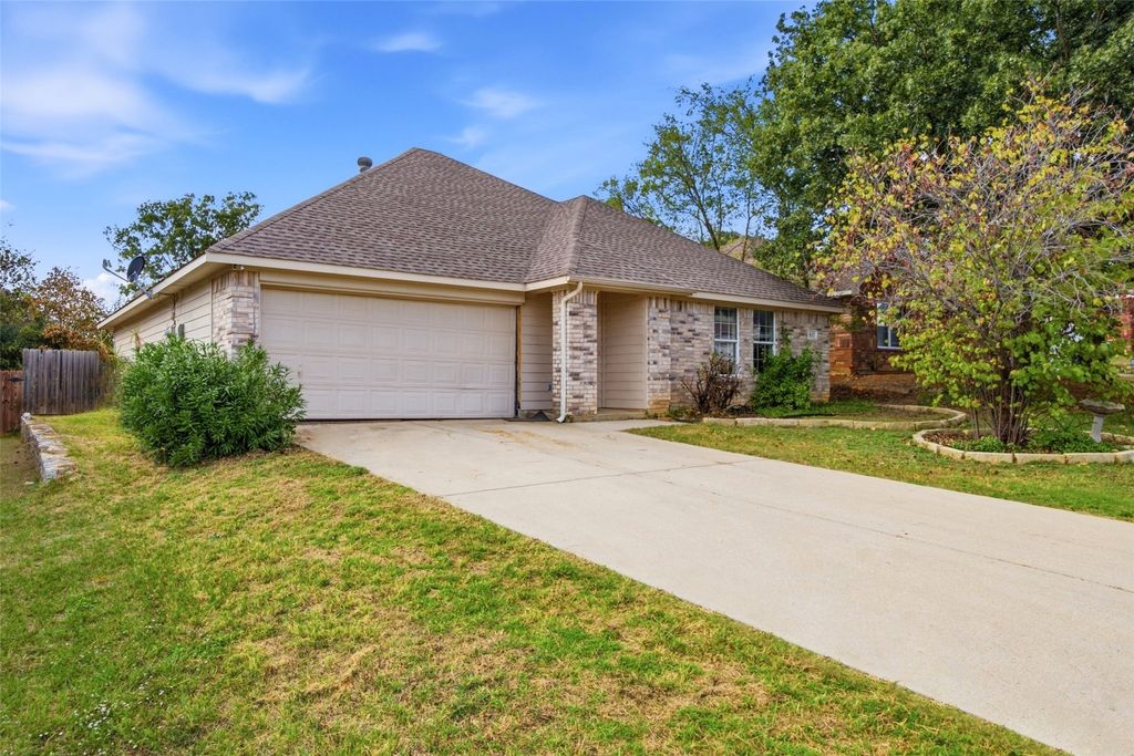 917 Chase Lane, Denton, TX 76209 — exterior