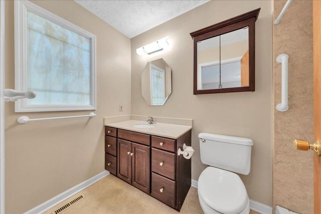 7834 Barrens RD, Roanoke, VA 24019