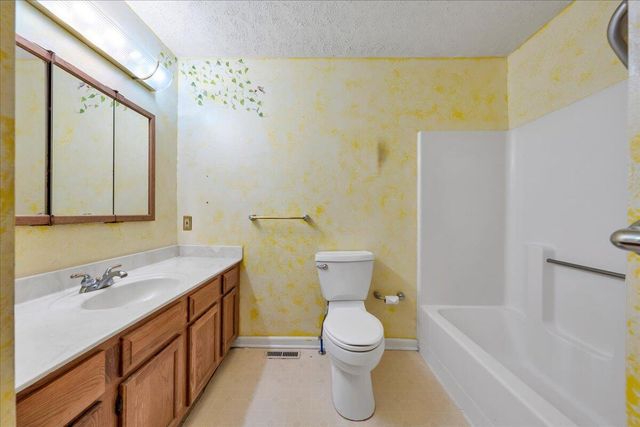 7834 Barrens RD, Roanoke, VA 24019