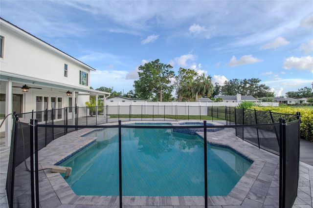 5400 DENVER STREET NE, St Petersburg, FL 33703