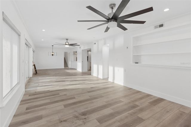 5400 DENVER STREET NE, St Petersburg, FL 33703