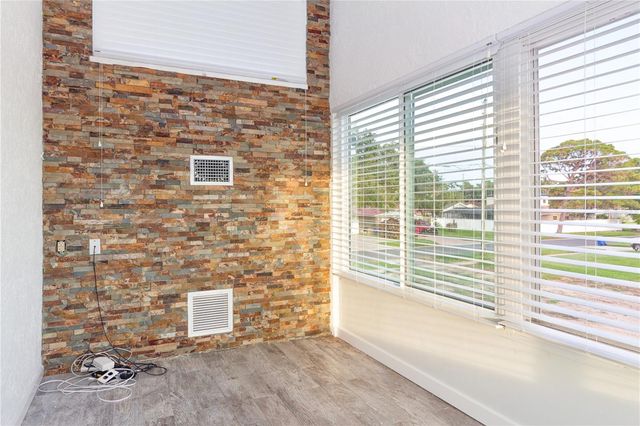 5400 DENVER STREET NE, St Petersburg, FL 33703