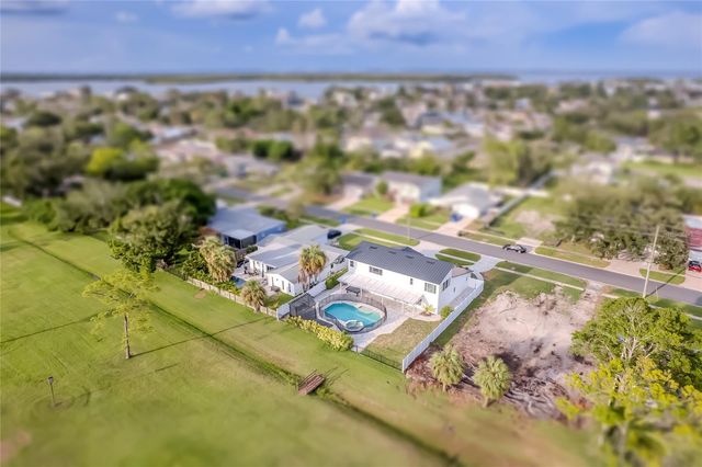 5400 DENVER STREET NE, St Petersburg, FL 33703