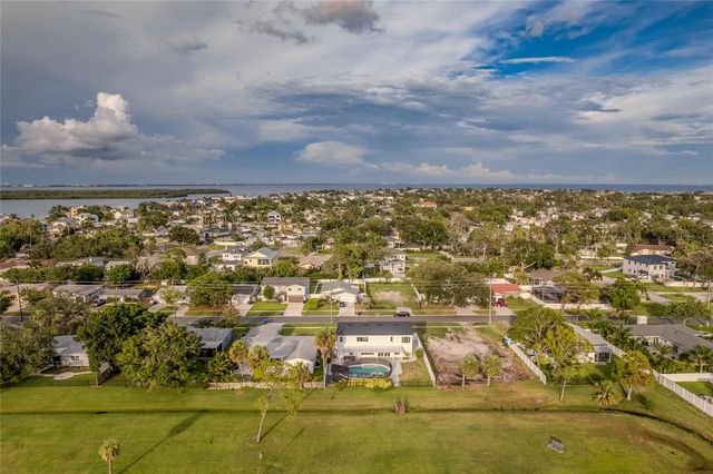 5400 DENVER STREET NE, St Petersburg, FL 33703