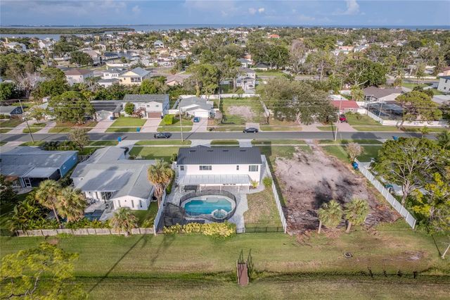5400 DENVER STREET NE, St Petersburg, FL 33703