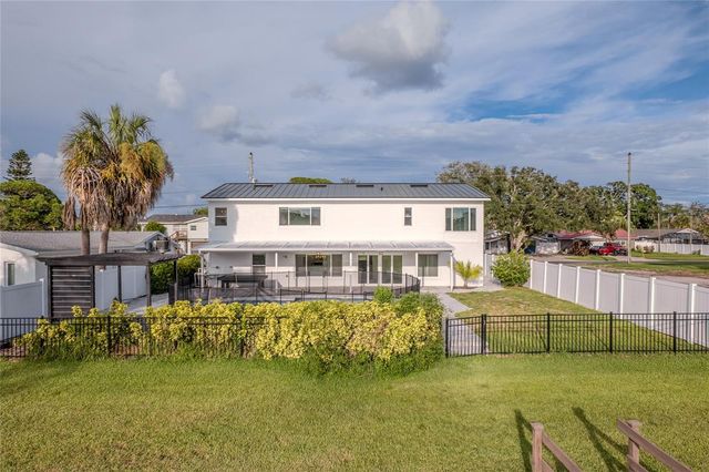 5400 DENVER STREET NE, St Petersburg, FL 33703