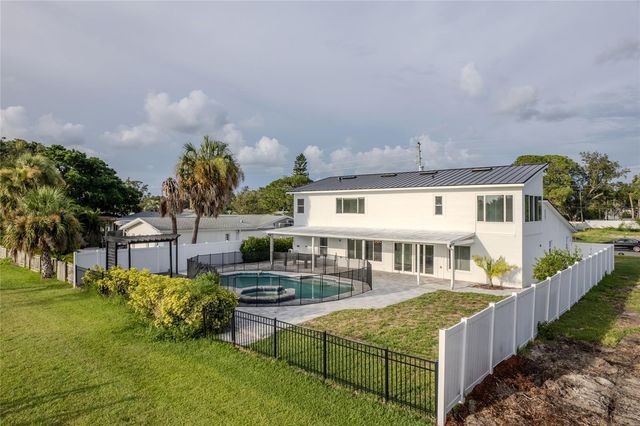 5400 DENVER STREET NE, St Petersburg, FL 33703
